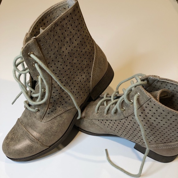 Quinn Combat Boots - Picture 1 of 8